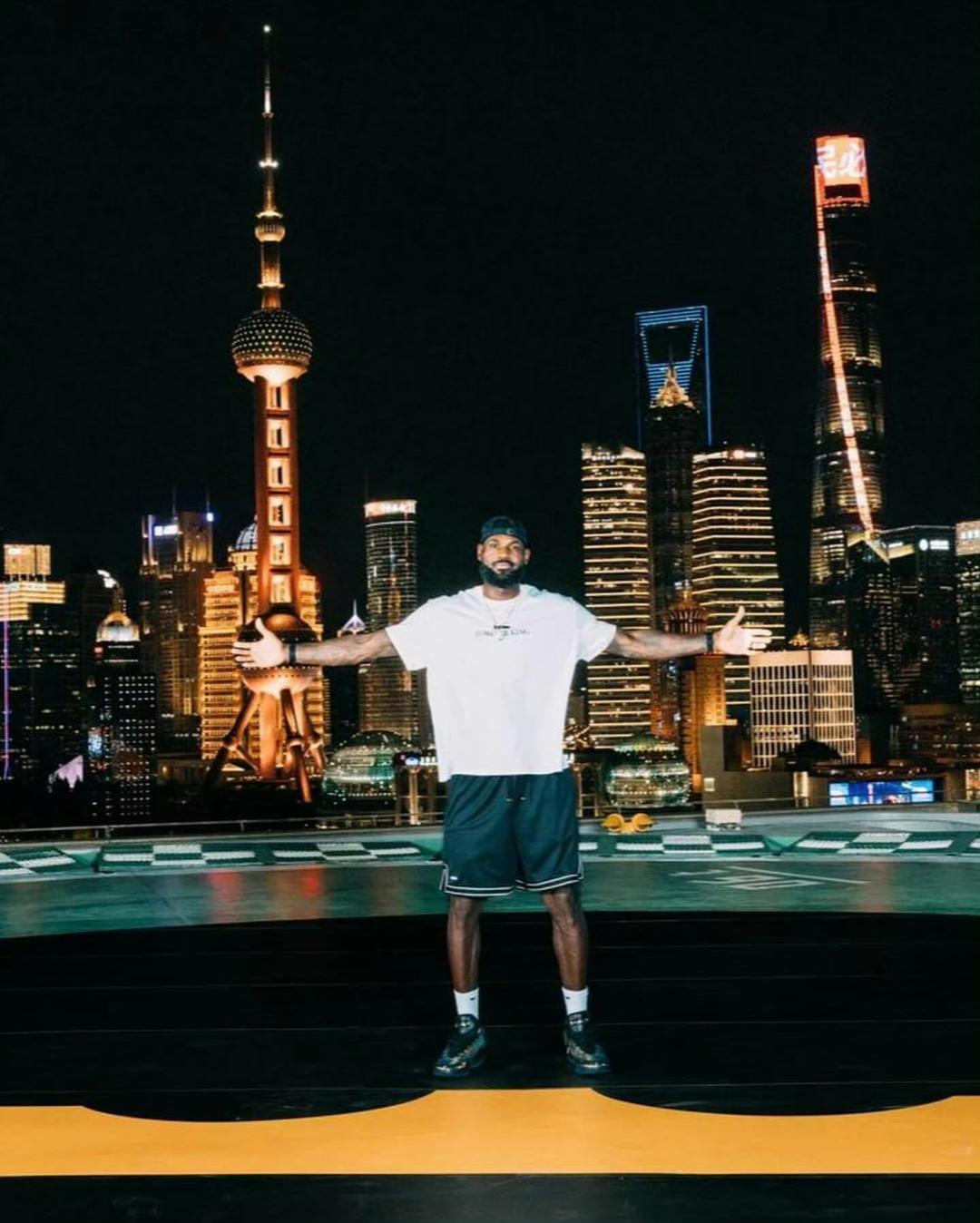 Jiuyou Sports-詹姆斯抵沪开启第15次中国行，NBA球星来华数量更多更接地气