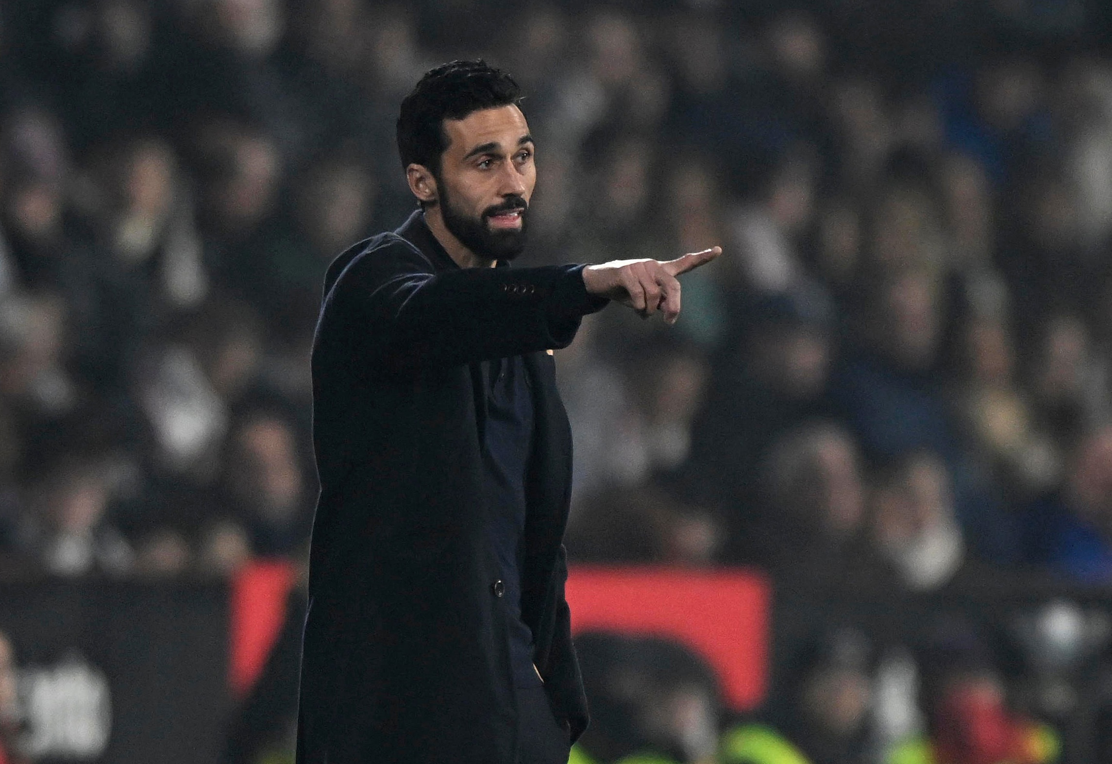 Jiuyou Sports-西媒：阿韦洛亚在更衣室面临压力，一些球员认为他只是临时教练